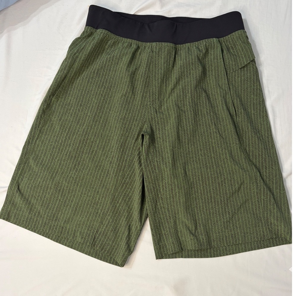 Lululemon Mens Olive Green Medium Herringbone Athletic Training Shorts Zipper